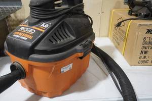 lot 65 image: Shop Vac Rigid Professional Portable 5 gal vac