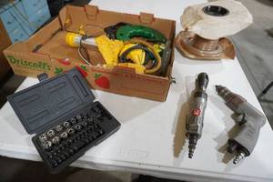 lot 72 image: Air drill, racket, light