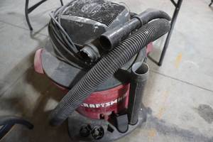 lot 74 image: Craftsman 6 gal shopvac