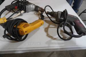 lot 84 image: 3) Electric drills, DeWalt etc...