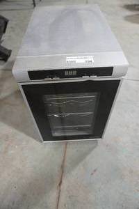 lot 104 image: Cooks six bottle wine cooler