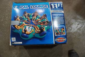 lot 137 image: Eight person Pool Lounge 11