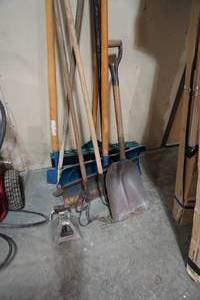 lot 145 image: 4 shovels, 2 hoes, broom & jack stand