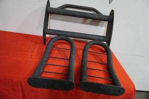 lot 157 image: Truck accessories, steps and guard