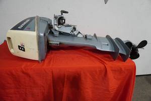 lot 158 image: Evinrude 8 Hp boat motor- little use
