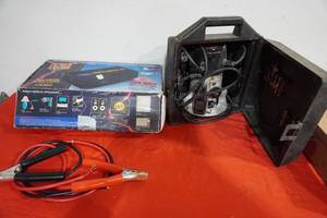lot 172 image: Craftsman Router and 600 watt inverter