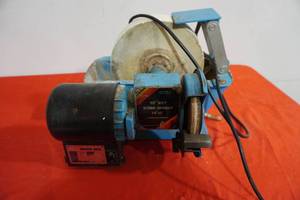 lot 177 image: 10 Wet stone grinder wgear reduction motor