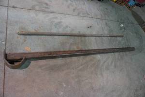 lot 191 image: 6 receiver tube with rounded lift & pry bar