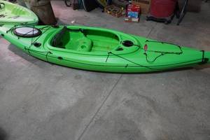 lot 194 image: Viper 10 Kayak