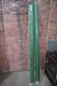 lot 195 image: Two bundles of 25 Poly garden stakes 7 (50)