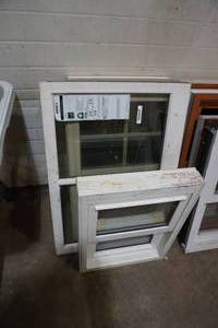 lot 200 image: Four assorted size small windows