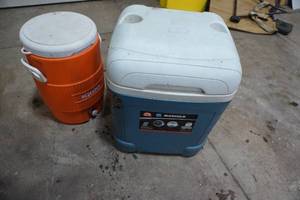 lot 207 image: Two coolers, 5 gal water & 5 day cooler