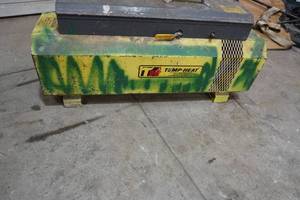 lot 208 image: Temp Heat 300,000 BTU LP heavy bullet heater