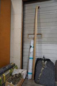 lot 212 image: Corner bead for drywall & roll of vinal