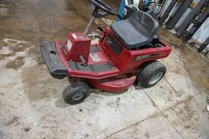 lot 1 image: Murray 10HP 30 Riding Mower