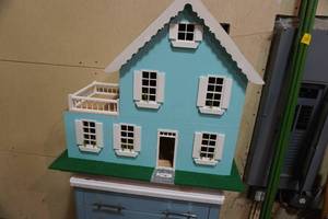 lot 4 image: Wooden Two Story Doll House with furniture