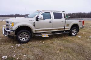 lot 2 image: 2017 Ford F-350 Ranch King Special Edition