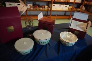lot 264 image: Lenox Covered bowls & Four stemware