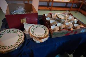 lot 265 image: Lenox Dimension Collection, plates, cups & saucers