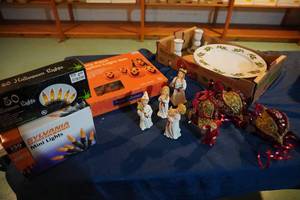 lot 269 image: Halloween & China plates & misc