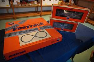 lot 283 image: Lionel cars and track