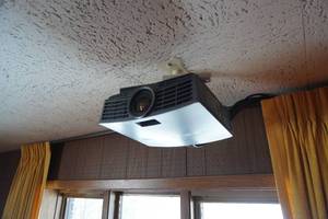 lot 285 image: LCD Projector &amp Power 8 screen (buyer to take down screen)