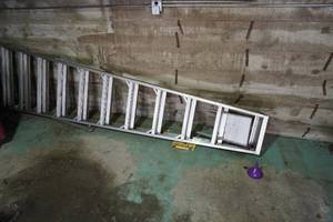 lot 286 image: Aluminum Step ladder-12