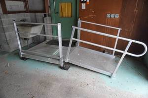 lot 290 image: Aluminum ramp &amp square landing 4 x 4 (buyer to disassemble unit)