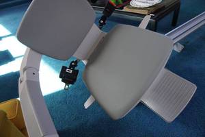 lot 96 image: Stair lift chair with 15 rail-one flight-elec. power