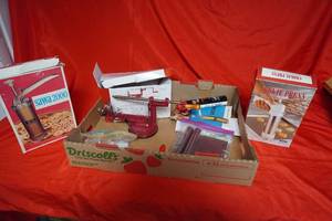 lot 18 image: Cake decorator, cookie press, apple peeler