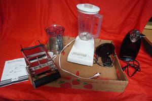 lot 23 image: Hamilton Beach blender &amp Mandolin cutter and electric can opener