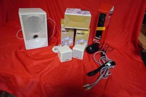 lot 36 image: Rope lights, speaker, Mic, Video camera battery