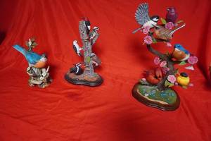 lot 41 image: Three bird group statues-Danbury Mint