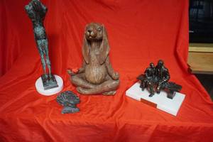 lot 52 image: 3 Statues, One Abe Lincoln & Child, Abe plaque