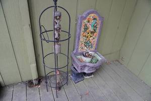 lot 73 image: Planter, frame with&nbsp bird items