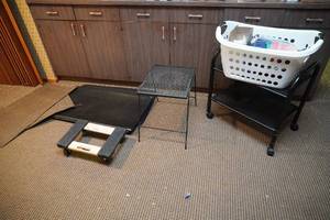 lot 77 image: 3 Black rubber mats, 2 metal racks, basket wtowels