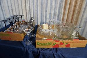lot 86 image: 8 Black base stemware, clear bowl & wine glasses
