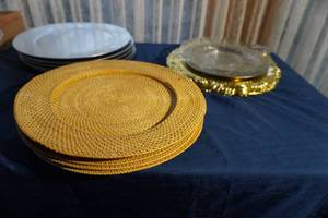 lot 88 image: Three stacks of plate chargers