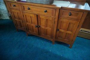 lot 94 image: Buffet w3 dovetail drawers, 4 doors 64 L X 20 D X 36 T