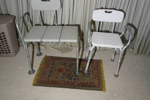 lot 125 image: Two bath chairs & rug