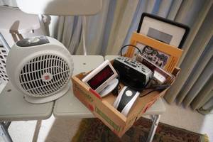 lot 130 image: 2 Clocksradio, power booster, fan,  timer