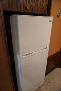 lot 140 image: Vissori RefrigeratorFreezer 24 W X 25 D X 60 Tall