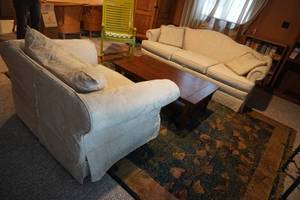 lot 149 image: Full size couch & matching arm chair