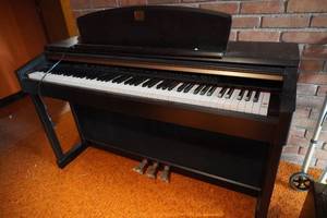 lot 160 image: Yahama Clavinova Electric piano wbench & books