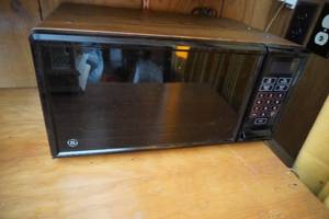 lot 167 image: Unused GE Microwave oven & Bird cage