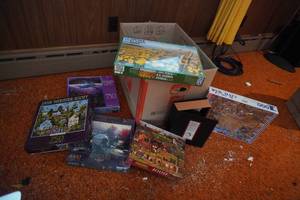 lot 173 image: Box of Jigsaw Puzzles