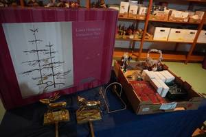lot 203 image: Heirloom Ornament tree, glass ornaments & figures