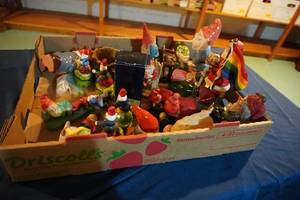 lot 207 image: Many Gnomes-Small & Santa
