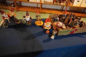lot 222 image: Group of med. Size Gnomes