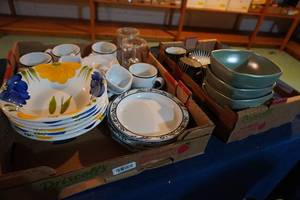 lot 258 image: Dishes